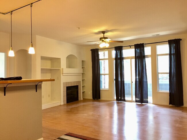 Building Photo - 14231 E 1st Dr