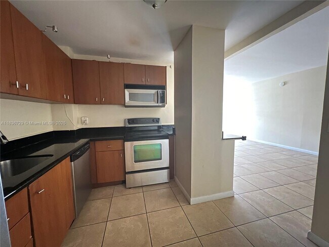 Building Photo - 401 Golden Isles Dr
