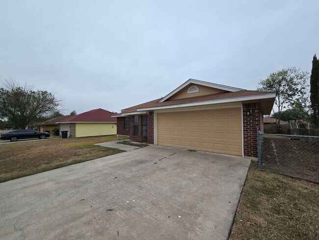 Building Photo - PRICE IMPROVEMENT - SECTION 8/HUD ACCEPTED...
