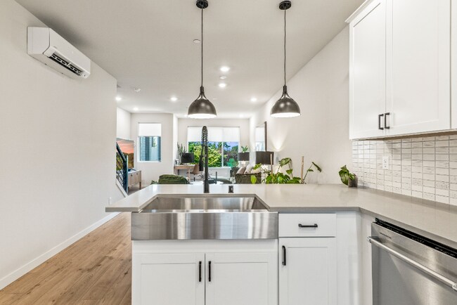 Foto del edificio - 2126 N 147th St