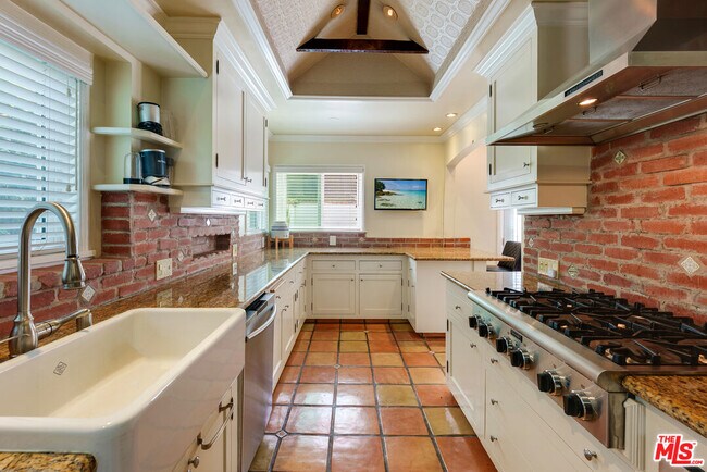 Foto del edificio - 3740 Lankershim Blvd