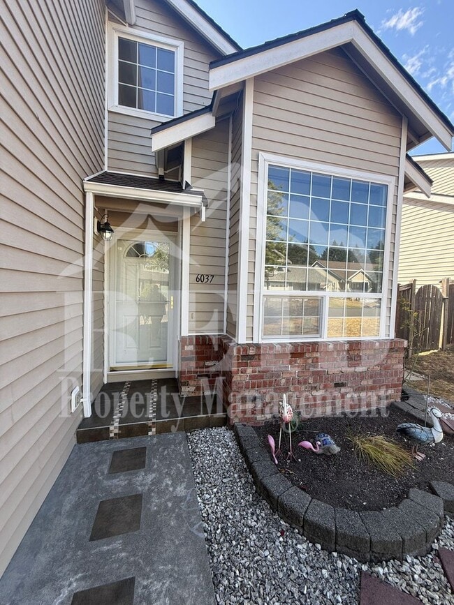 Building Photo - 6037 Sycamore Ln NE