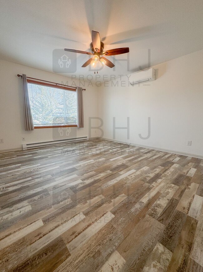 Foto del edificio - Newly Updated 4 bed/ 2 bath Single Family Home!