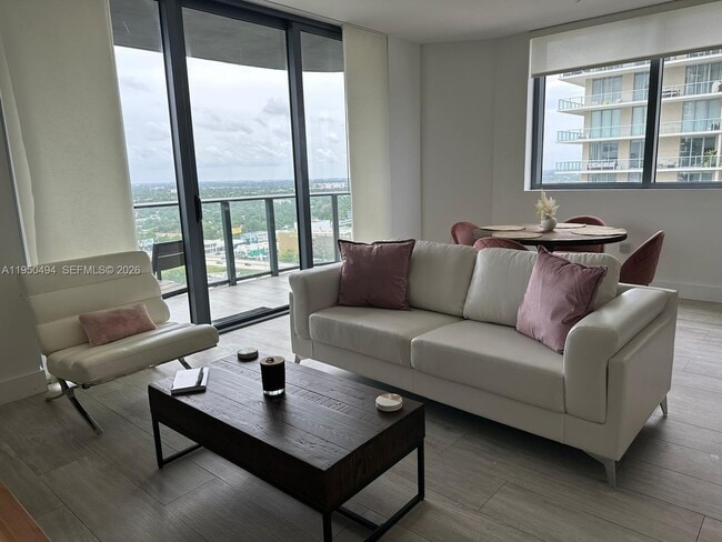 Foto del edificio - 121 NE 34th St