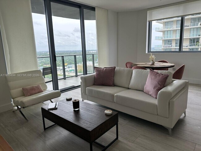 Building Photo - 121 NE 34th St