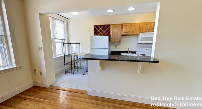 Building Photo - 131 Park Dr