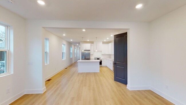 Building Photo - 602 S 11th St