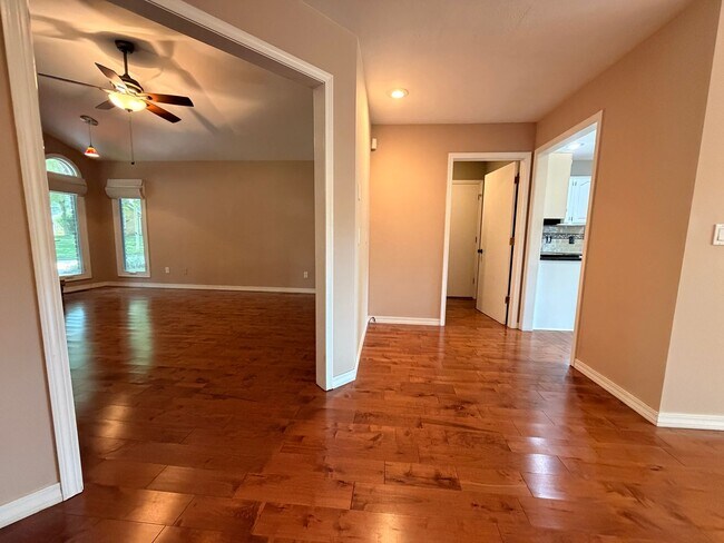 Foto del edificio - 2157 E Cherryvale St