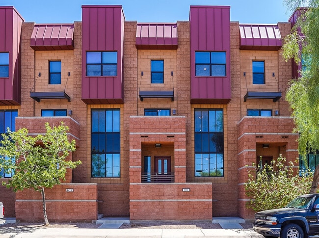 Building Photo - 305 S Wilson St