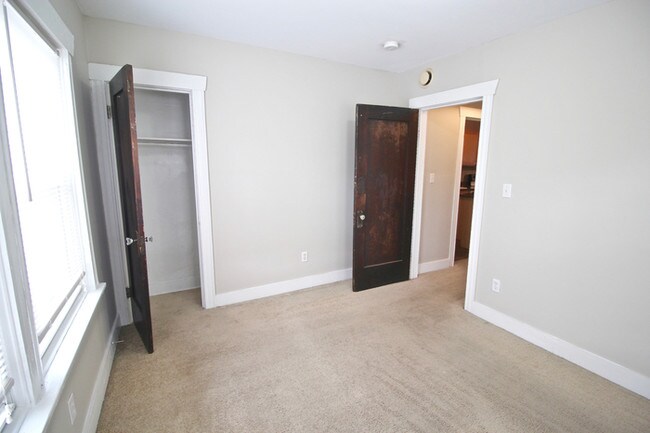 Foto del edificio - 605 E 42nd St