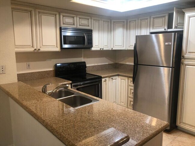 Building Photo - 2880 Keller #30 Tustin CA 92780