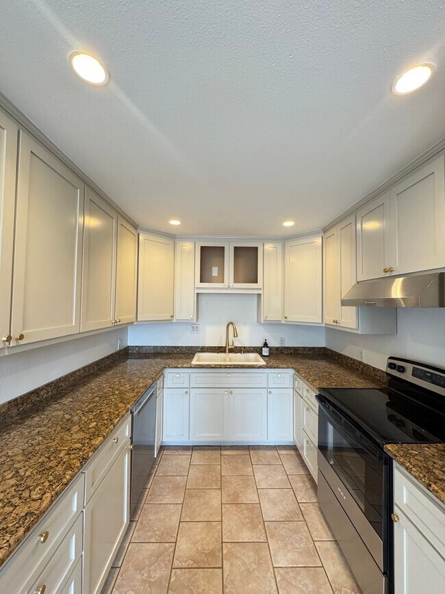 Foto del edificio - Newly Remodeled 3 bed 1 bath home!