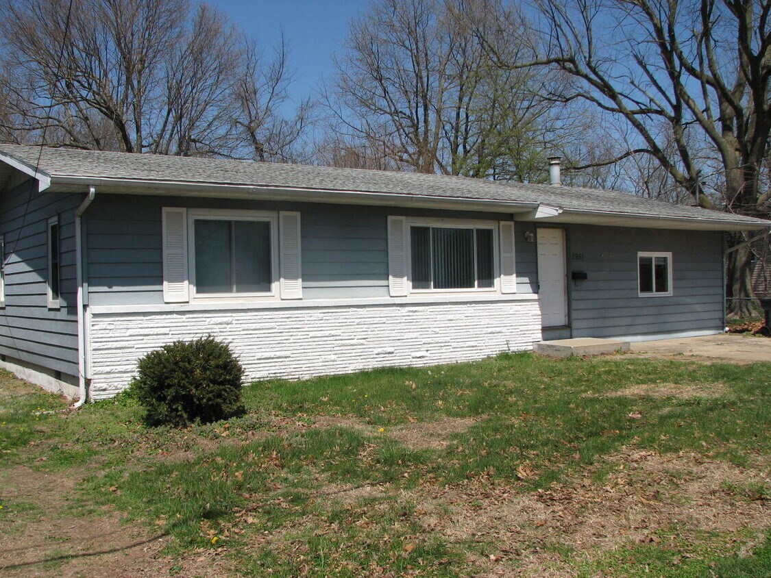 Foto principal - 3 Bedrooms! 2 Bathrooms! Across from Pittm...