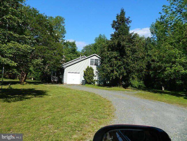 Building Photo - 42422 Laurel Farm Rd