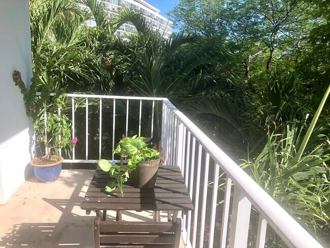 Foto del edificio - 6900 Bay Dr