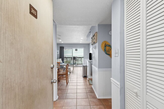 Foto del edificio - Oceanfront Long-Term Rental at Sand Dollar...