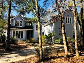 Building Photo - 1016 Creekside Ln