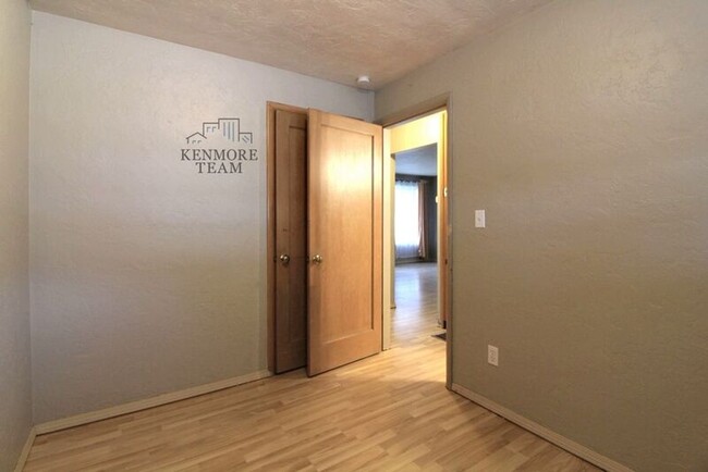 Building Photo - 6 N Palouse St