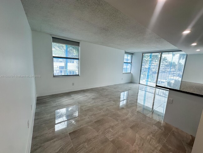 Foto del edificio - 16546 NE 26th Ave
