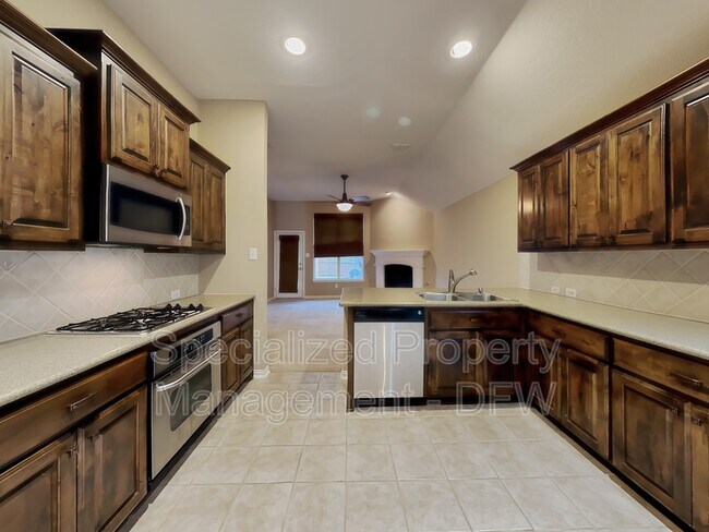 Building Photo - 2708 Waterdance Dr