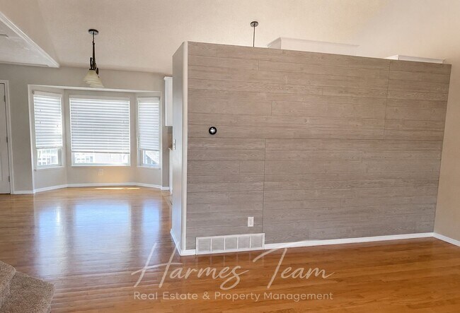 Foto del edificio - 5960 Grapevine Dr