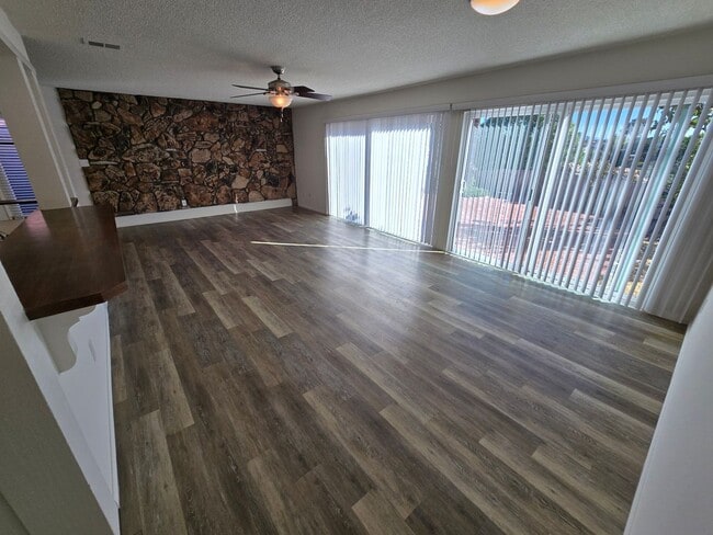 Foto del edificio - Clairemont 3-Br., 2 Ba. Home Cul-De-Sac