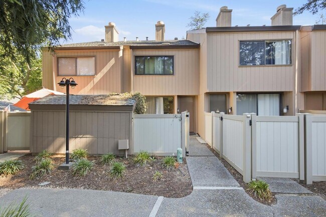 Foto del edificio - 536 Woodside Oaks