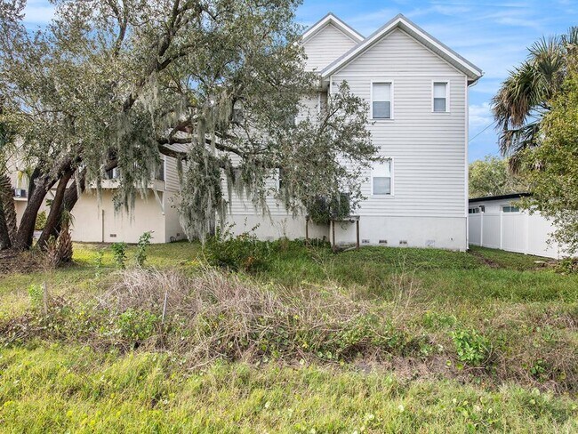 Building Photo - 6810 S Kissimmee St