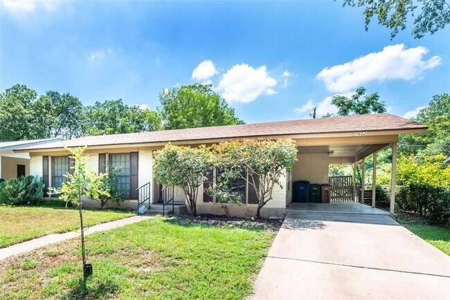 Foto del edificio - 7602 Delafield Ln