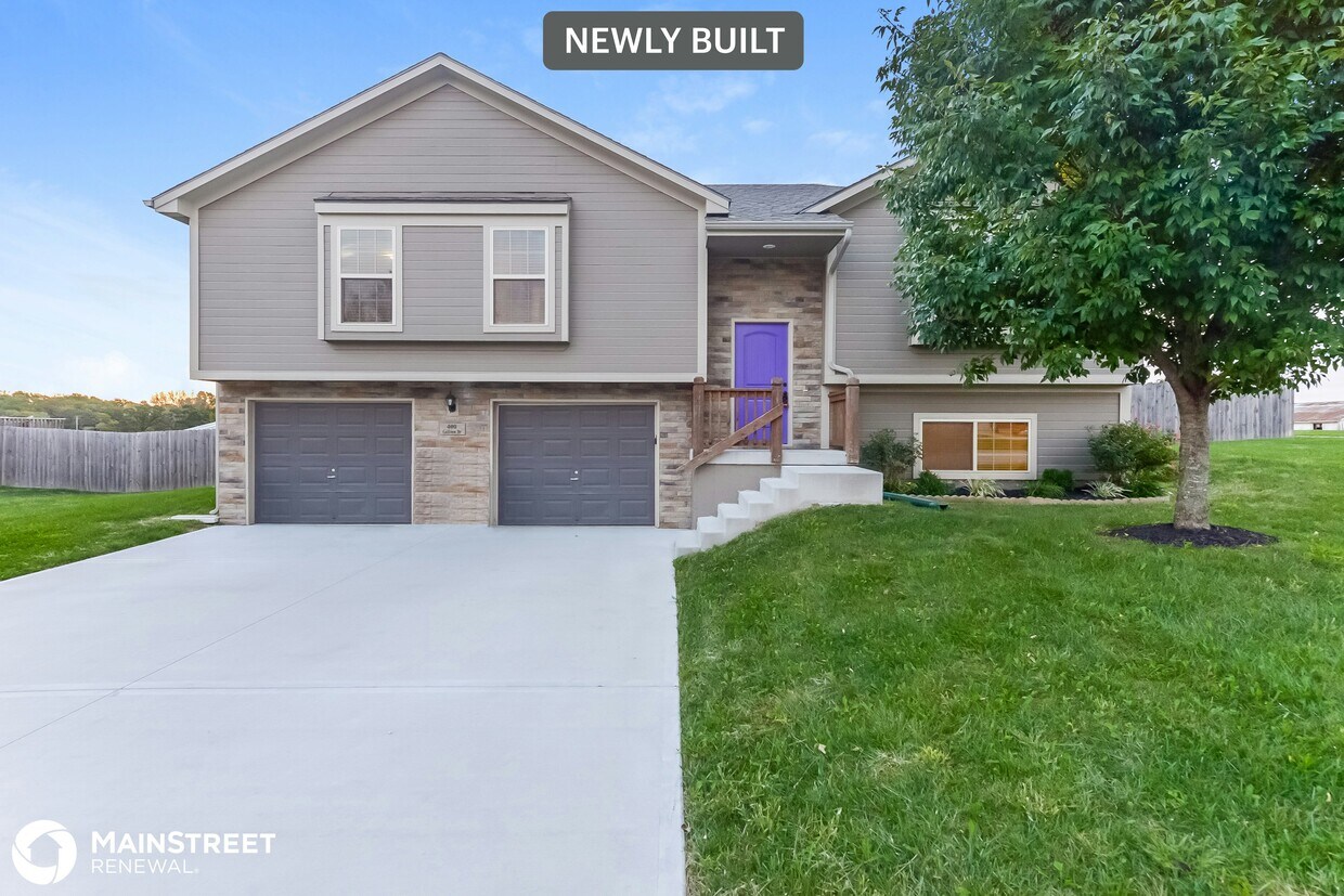 Primary Photo - 400 Golfview Dr