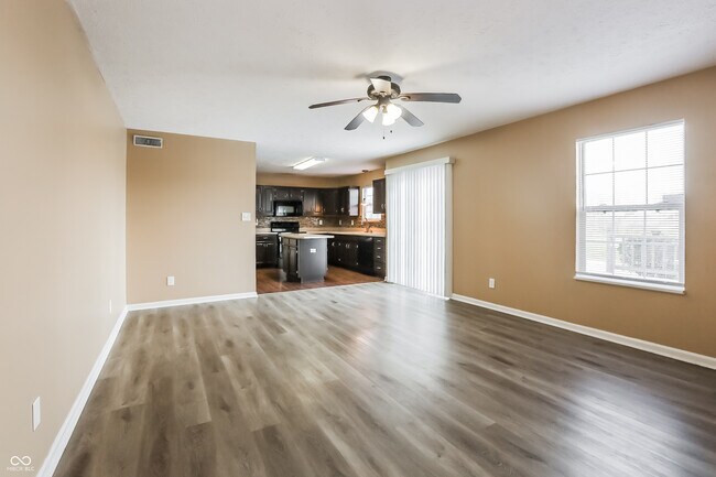 Foto del edificio - 6672 Colleens Way