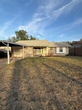 Building Photo - 800 N Markwell Ave