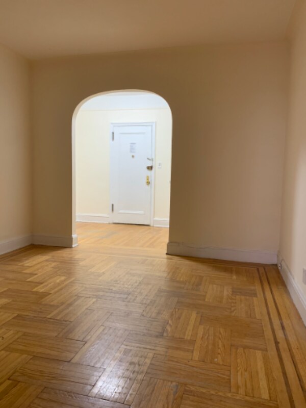 Foto del edificio - 529 E 85th St