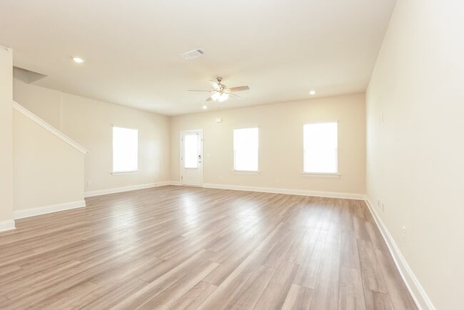 Building Photo - 1612 Espy Aly