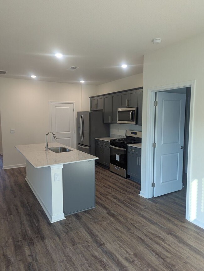 Foto del edificio - Brand new 3 bed/2 bath home with garage