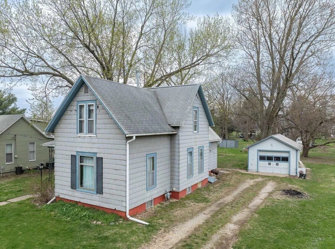 Primary Photo - Check out this 2-Story Spacious Home!