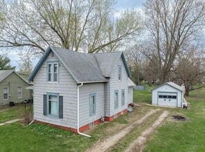 Building Photo - 82 N Elm St