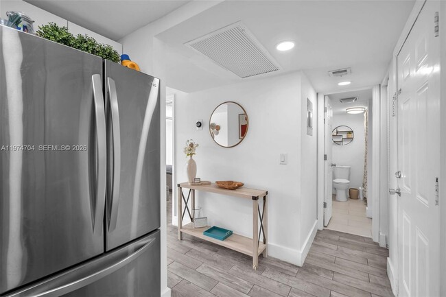 Building Photo - 9431 Live Oak Pl