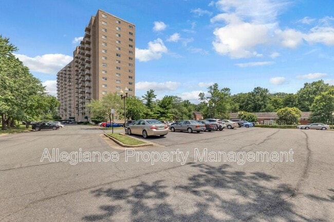 Building Photo - 1225 Martha Custis Dr