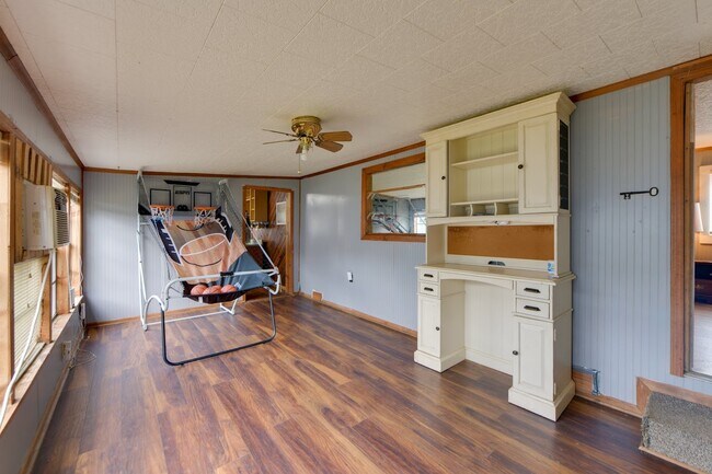 Building Photo - 145 Sunflower Ct
