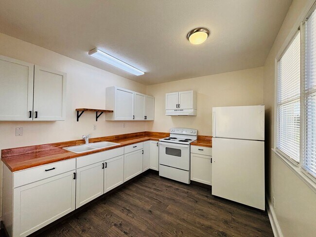 Foto del edificio - 2 Bedroom, 1 Bath Duplex