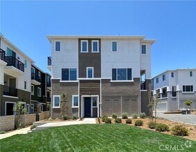 Building Photo - 1470 Skyline Ln