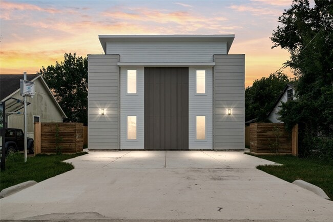 Foto del edificio - 8022 Colonial Ln
