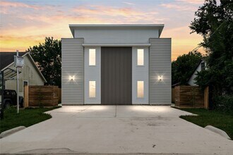 Building Photo - 8022 Colonial Ln
