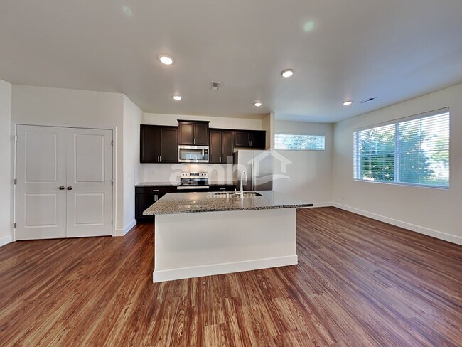 Foto del edificio - 33047 Lookout Ln