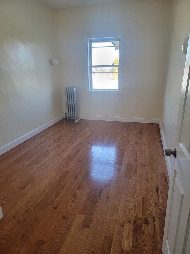 Foto del edificio - 100 LINDEN Ave