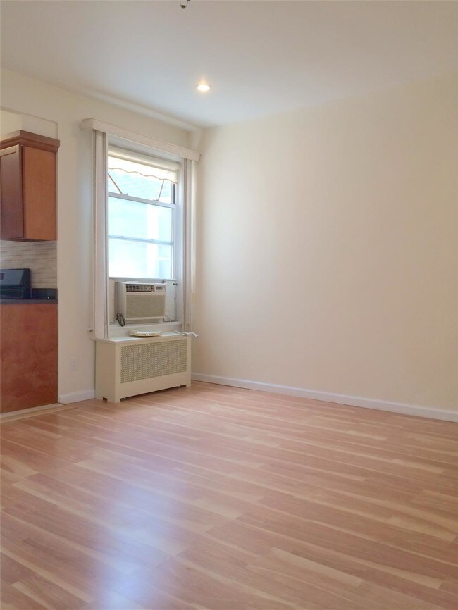 Foto del edificio - 111 Bay 40Th St