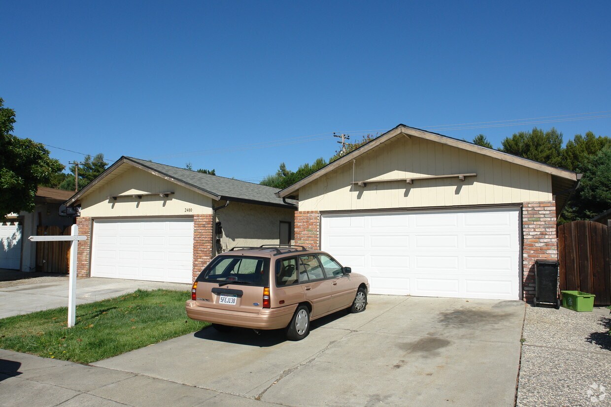 Foto del edificio - 2480 Karen Dr