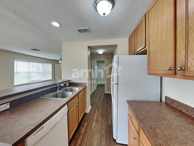 Building Photo - 2550 Hassonite Street