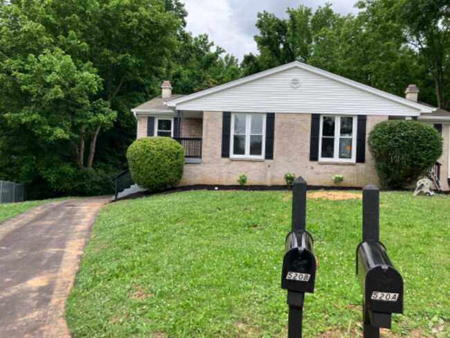Building Photo - 520 Trenton Ct